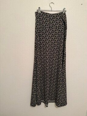 Size M LuLaRoe Black and Cream Geometric Maxi Skirt